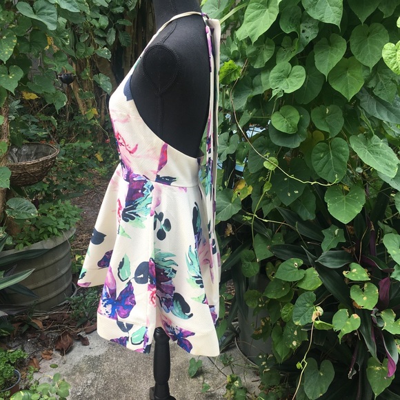 Luxxel open back, twirly skirt dress size M - Picture 6 of 9